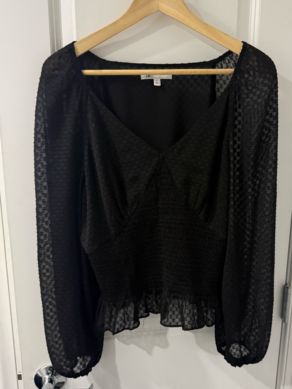 Women's Black Long-Sleeve V-Neck Peplum Top